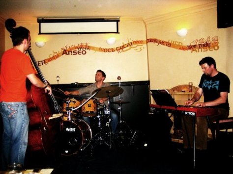 Barry Rycraft (bass), Satya Darcy (drums) and Jay Wilson (piano) - photo by Mildred Hernandez